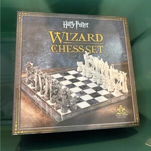 Harry Potter Wizard Chess Set – The Noble Collection – Like New